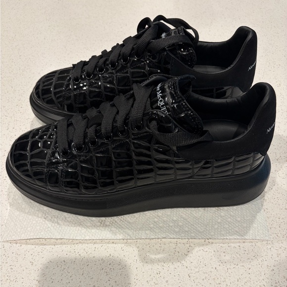 Alexander McQueen Mens Black Glossy Croc Embossed Sneakers - Picture 2 of 8